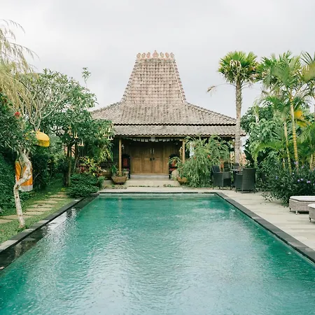 Classic Cabin By The Pool